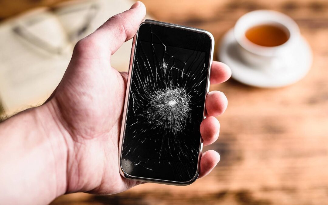 Wymiana szybki iPhone i naprawa ekranu – co warto wiedzieć przed oddaniem telefonu do serwisu?