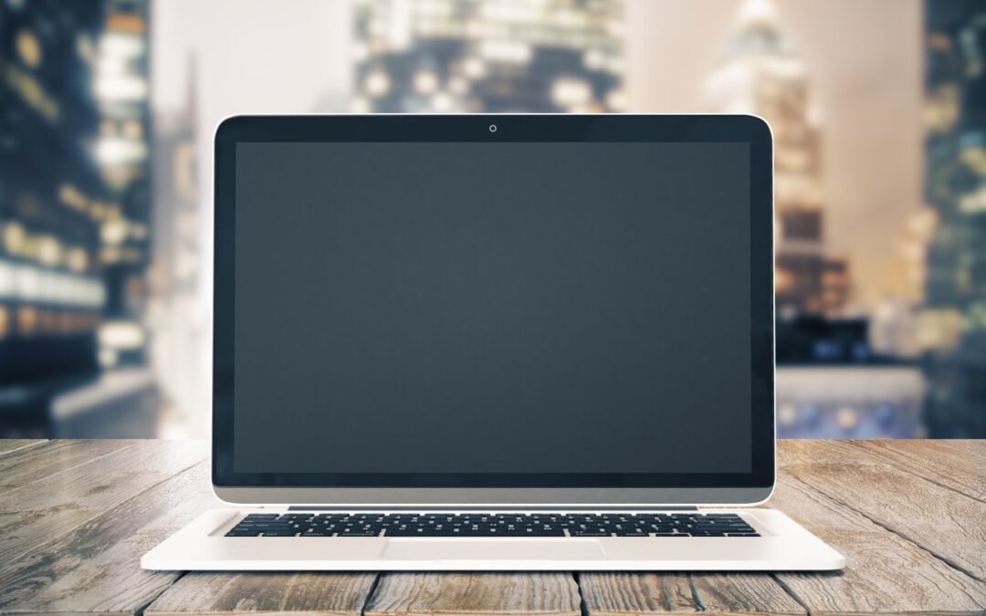 Laptop dla osoby często podróżującej – jak połączyć mobilność z wydajnością?
