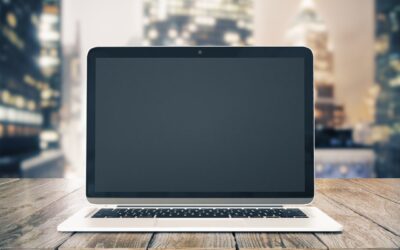 Laptop dla osoby często podróżującej – jak połączyć mobilność z wydajnością?
